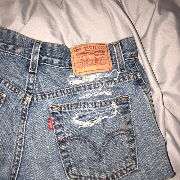 Levi Shorts - Picture 4 of 7